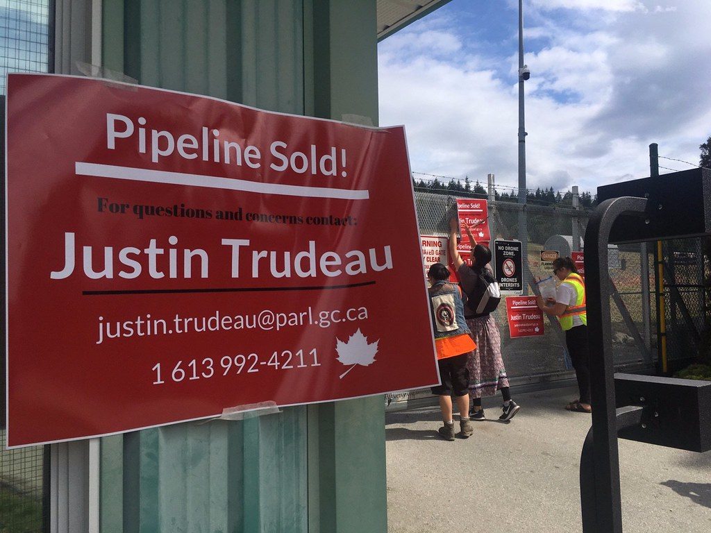 Manifestation contre un projet de pipeline voulu par Justin Trudeau