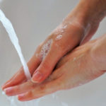 Se laver les mains : geste barrière contre le coronavirus Covid-19
