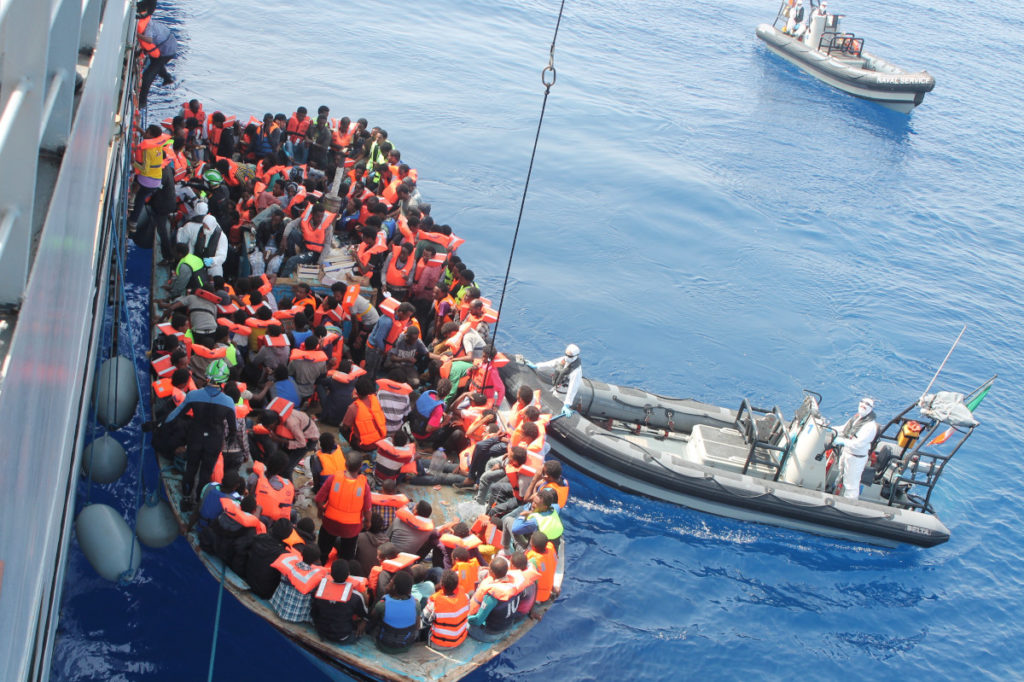Sauvetage de migrants en pleine mer Méditerranée