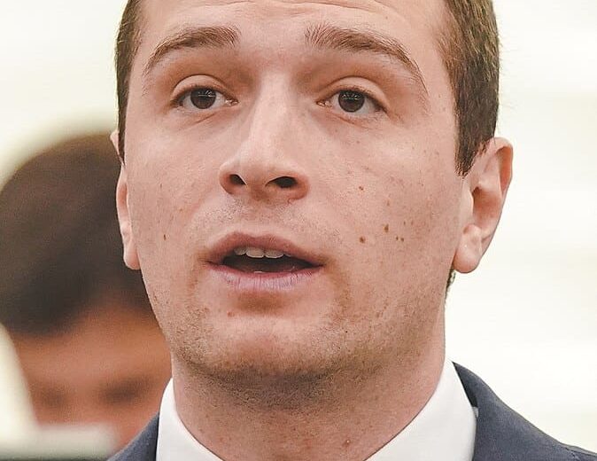 Jordan Bardella mesure-t-il 1m90?